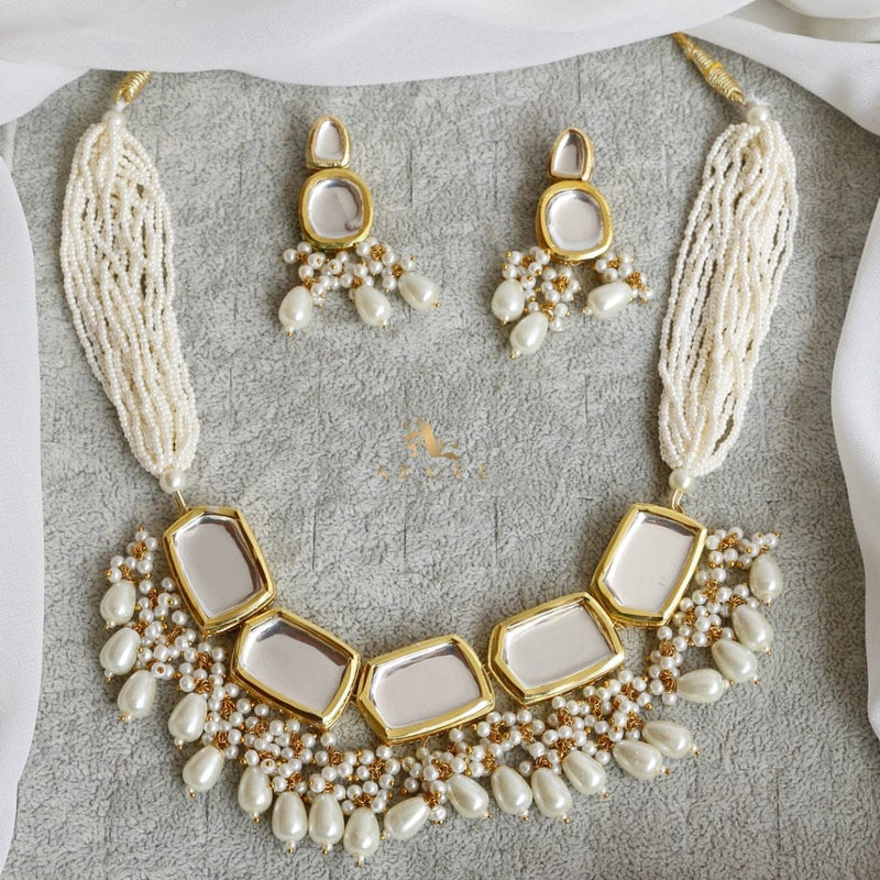 Elegant kundan choker set With Earrings