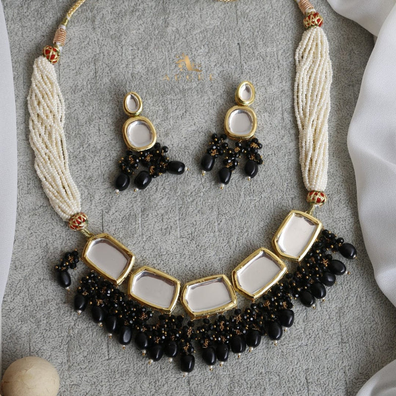 Elegant kundan choker set With Earrings