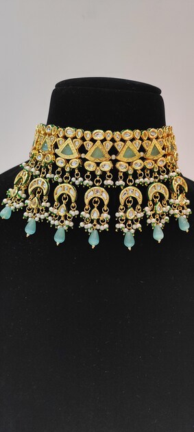 Gold Plated Kundan Neckpiece With Earrings