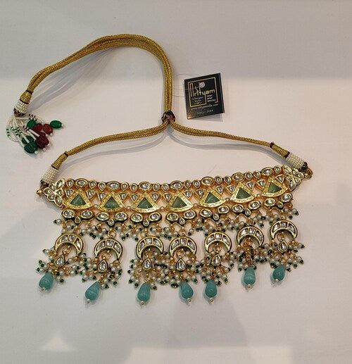 Gold Plated Kundan Neckpiece With Earrings