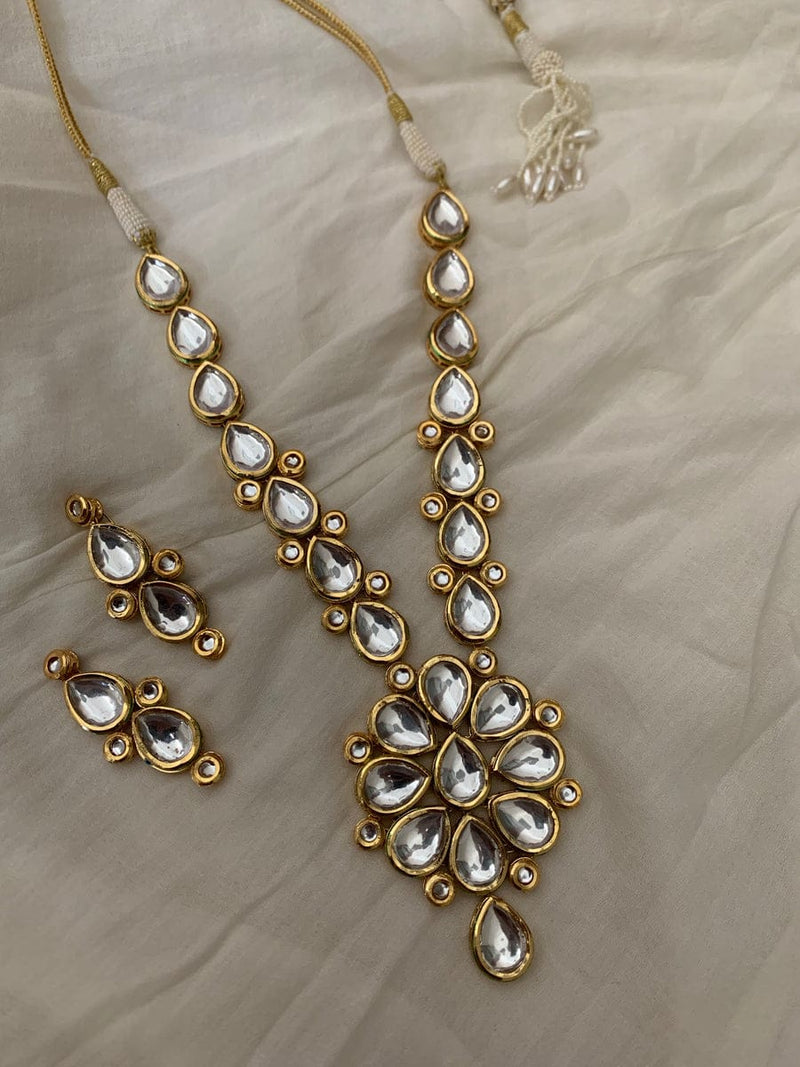 Delicate Kundan Necklace Set