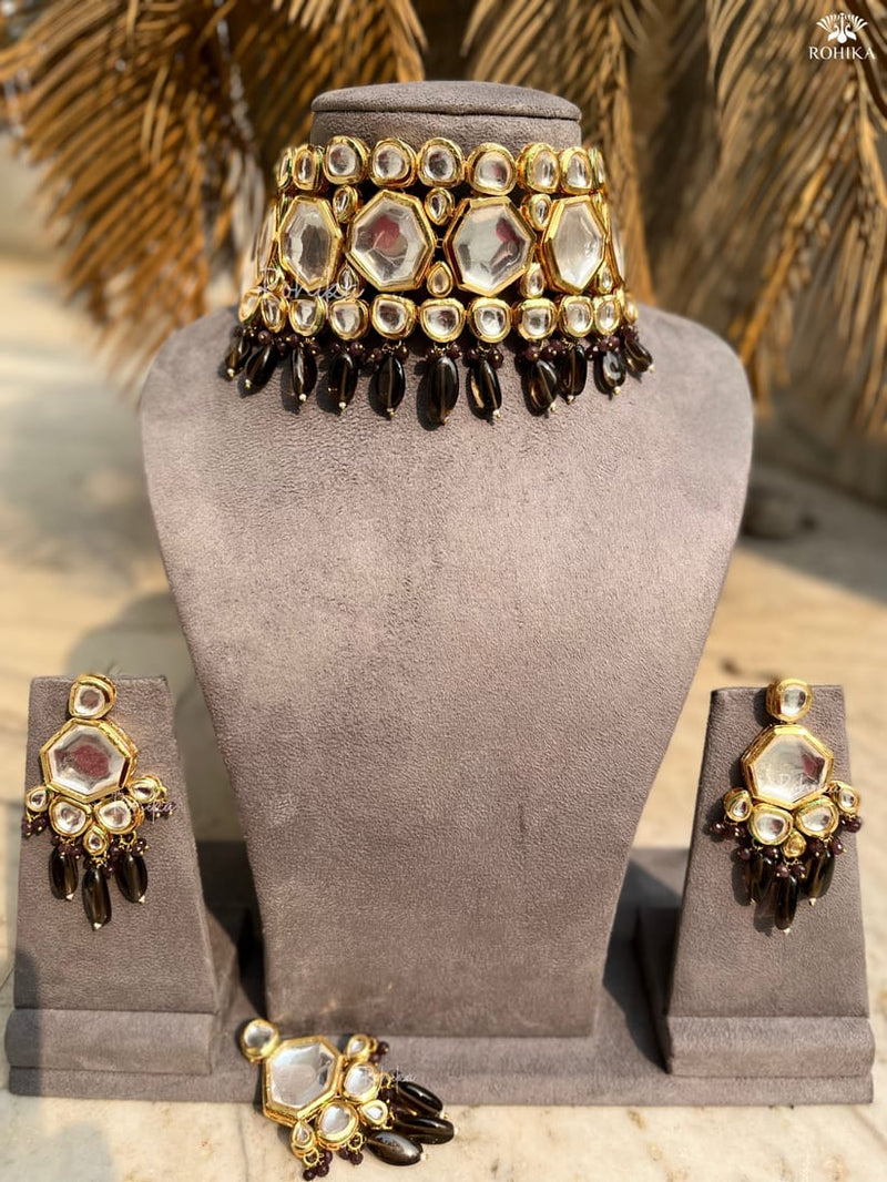 Delicate Kundan Necklace Set