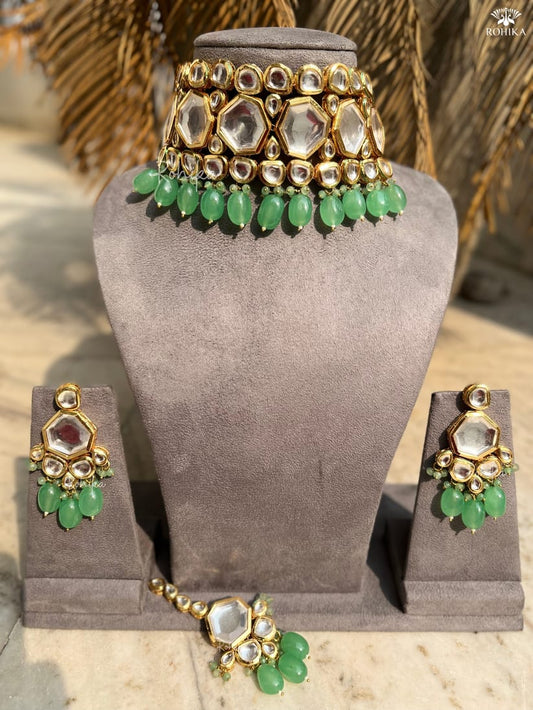 Delicate Kundan Necklace Set