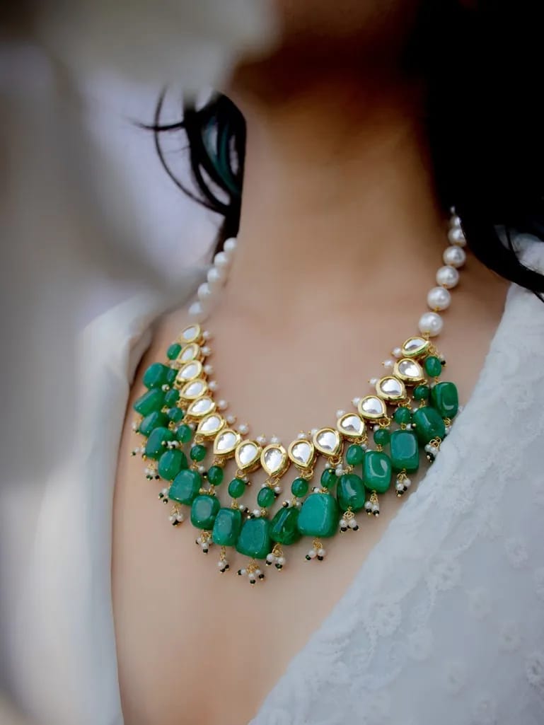 Delicate Kundan Necklace Set