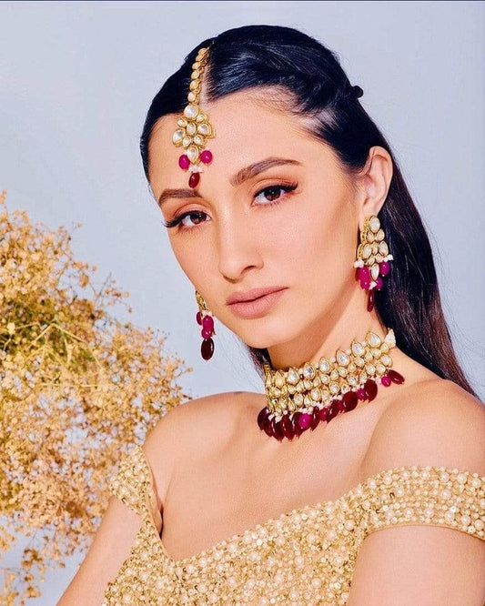 Gold Plated Kundan Necklace Set With Earrings & Maangtika