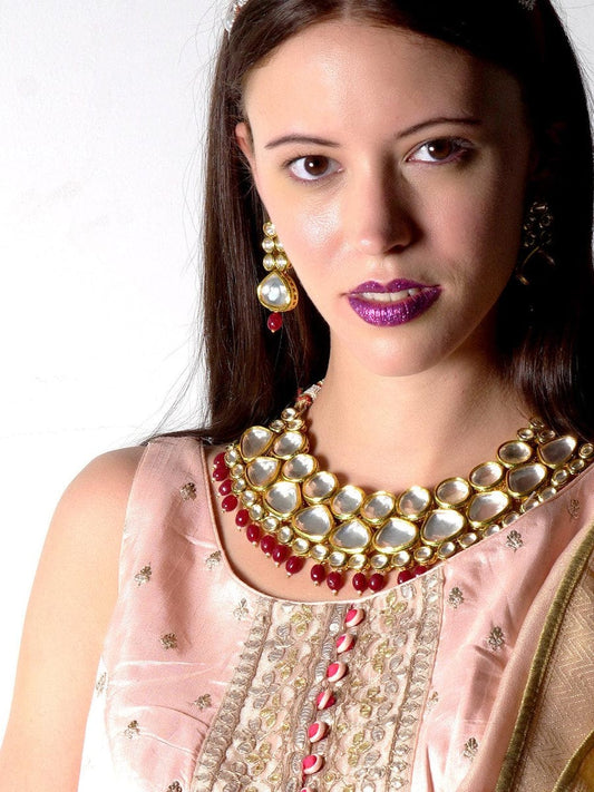 Gold Plated Kundan Studded & Pearls Beaded Jewellery Set