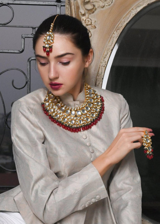 Gold Plated Kundan Studded & Pearls Beaded Jewellery Set