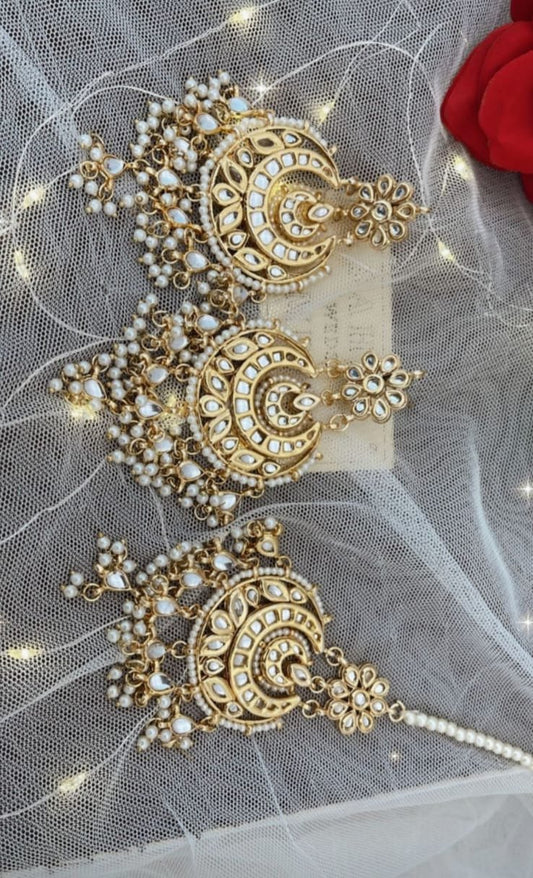 Beautiful Gold Plated Kundan Earrings With Maangtika