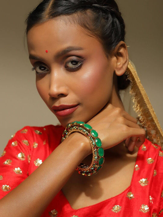 JADAU KUNDAN WITH MULTI STONE BIG BANGLE SET
