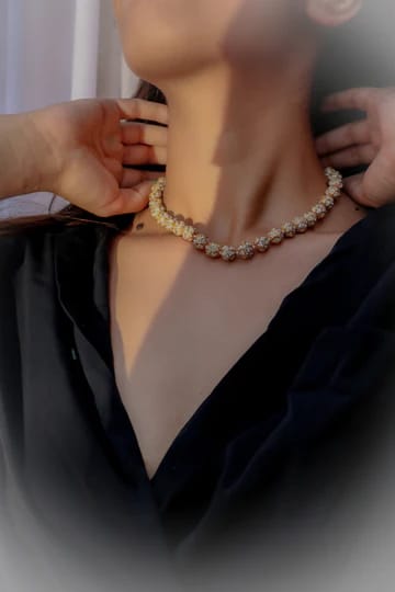 White Ad Peral Necklace