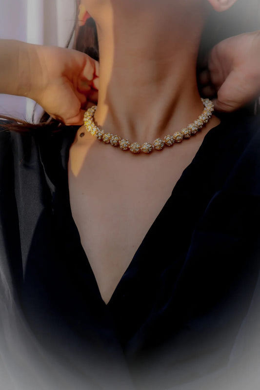 White Ad Peral Necklace