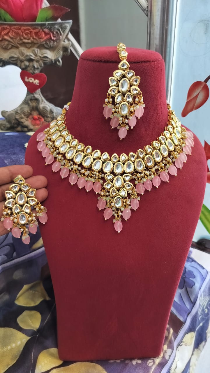 White Kundan Necklace Set With Earrings & Maangtika