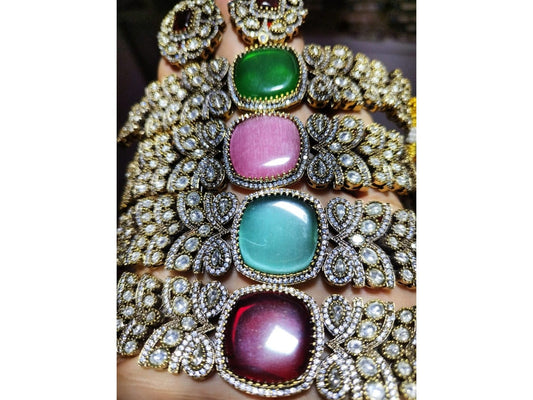 Gold Plated Stones Studded & Beaded Jewellery Set
