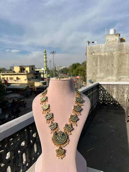 Gold Plated Kundan Stone Studded & Beaded Nacklace With Earrings